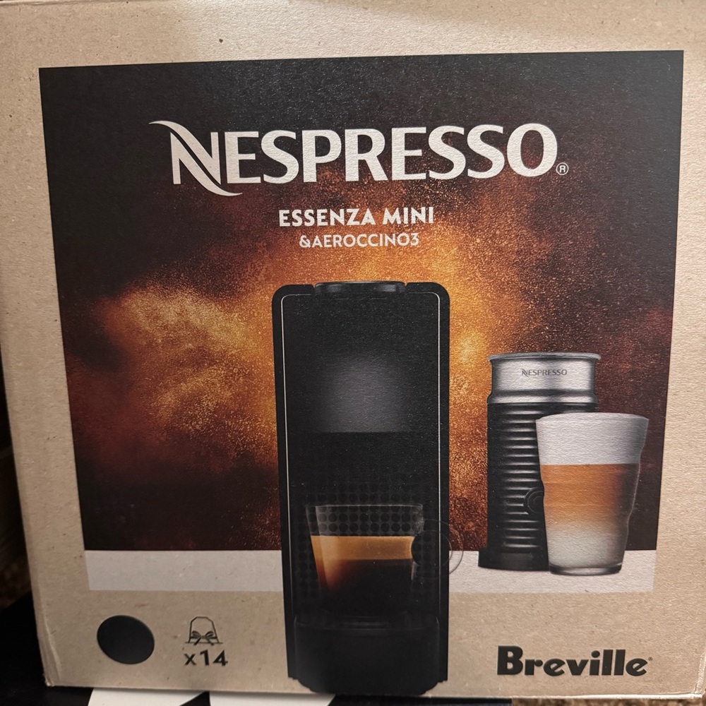 Nespresso Essenza Mini with Aeroccino3 - Black